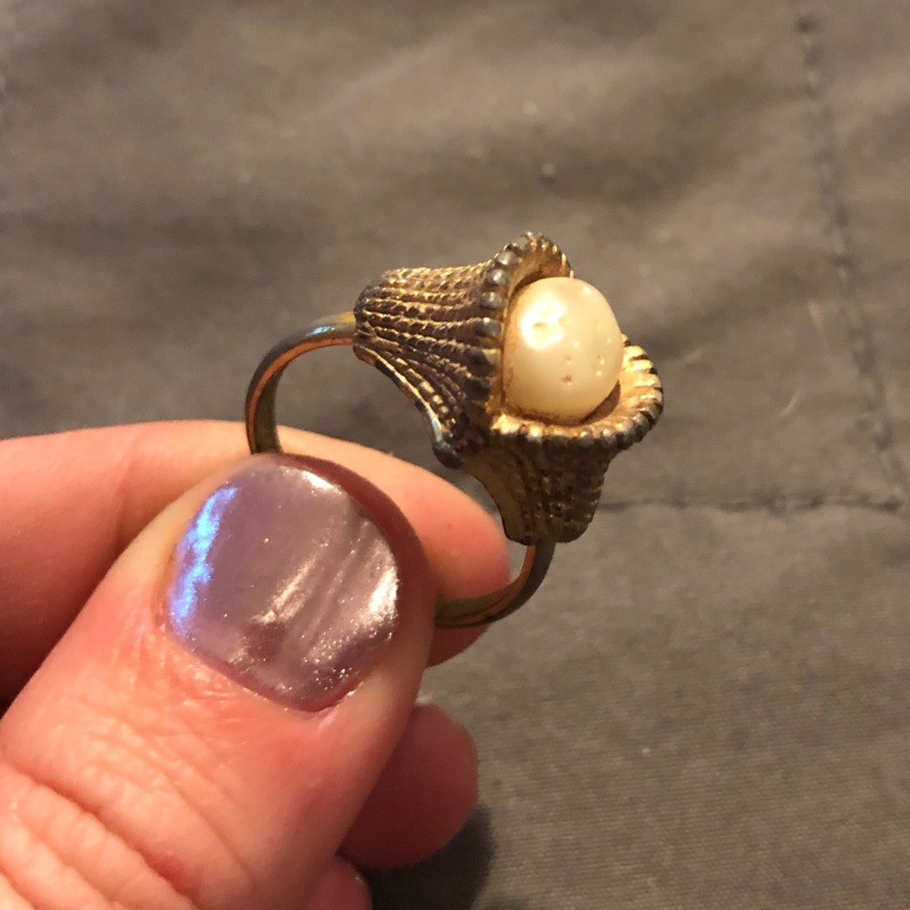 Vintage pearl and gold ring
